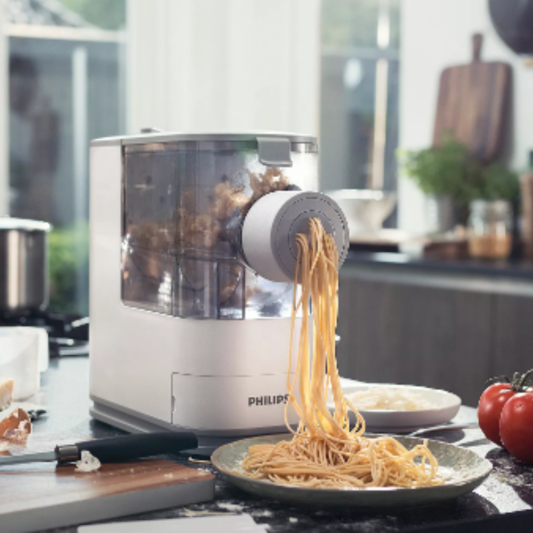 philips viva pasta maker sur la table